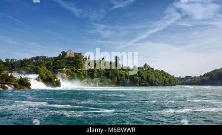 Rheinfall, belle cascate del Reno presso Neuhausen, Schaffhausen, Svizzera Foto Stock