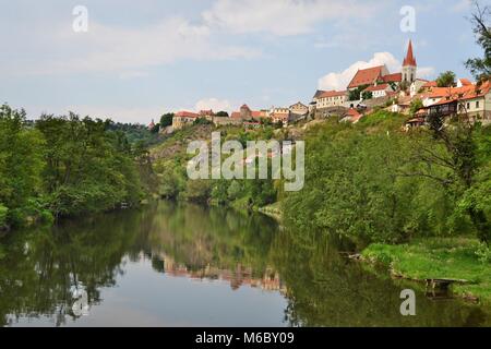 Vista di Znojmo e il fiume Thaya in Repubblica Ceca Foto Stock