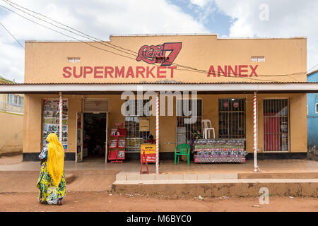 Hoima Village en route da Murchisons Falls National Park a Kimbale Parco Nazionale di sud-ovest dell Uganda Africa Foto Stock