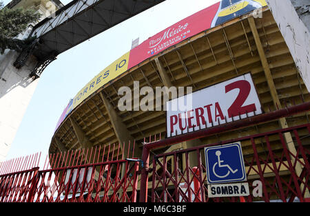 La Plaza de Toros México, situato nella Città del Messico, è il più grande del mondo bullring. Questo 41,262 sede solitamente è dedicata alla corrida e lotte di inscatolamento Foto Stock