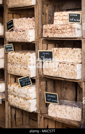 Torrone di Sault Vaucluse Provenza-Alpi-Costa azzurra Francia Foto Stock