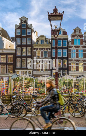 Noleggio moto, architettura di Amsterdam Foto Stock