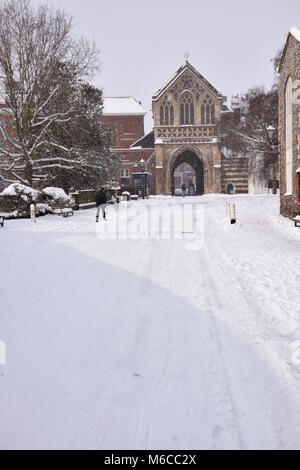 Neve, Cattedrale vicino, Norwich Feb 2018 REGNO UNITO Foto Stock