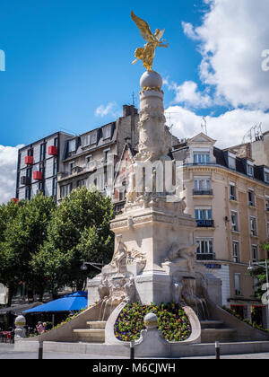 Sube Fontana Place Drouet d'Erlon Reims Marne Grand Est Francia Foto Stock