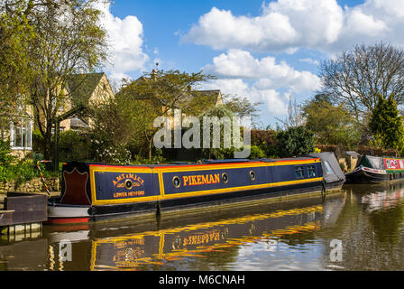 Barca stretta 'Pikeman' a Heyford inferiore, Oxfordshire, sul canale di Oxford, fiume Cherwell. Foto Stock