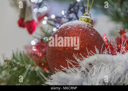 Natale rosso Sfera decorativa Foto Stock