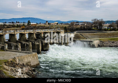 Upriver diga sul fiume Spokane Foto Stock