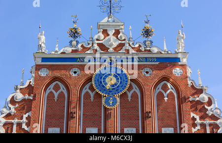 Close-up della facciata della Casa delle Teste Nere di Riga Estonia Foto Stock