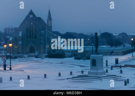 Portsmouth, Regno Unito. 1 marzo 2018. Bestia da est (Storm Emma) hits Royal chiesa Garrison. Tom Goss Credito: Thomas Goss/Alamy Live News Foto Stock