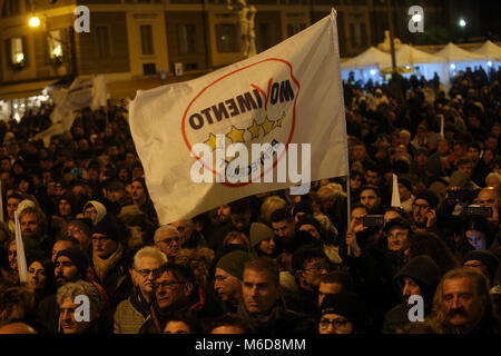 Roma, Italia. 02Mar, 2018. 02.03.2018. Piazza del Popolo, Roma, Italia. Italia-politico-ELEZIONE-voto la chiusura della campagna elettorale del 5-star movimento in Piazza del Popolo a Roma il 2 marzo 2018. Credit: Indipendente Agenzia fotografica/Alamy Live News Foto Stock