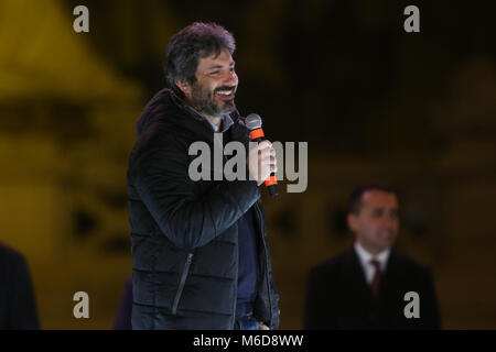 Roma, Italia. 02.03.2018. Piazza del Popolo, Roma, Italia. Italia-politico-ELEZIONE-VOTO Robert Fico, la chiusura della campagna elettorale del 5-star movimento in Piazza del Popolo a Roma il 2 marzo 2018. Credito: marco iacobucci/Alamy Live News Foto Stock