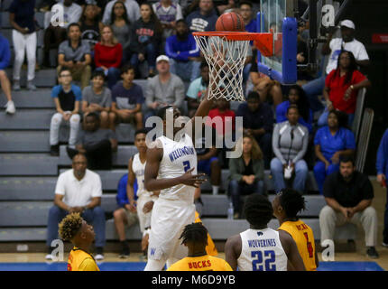 Wellington, Florida, Stati Uniti d'America. 2 Mar, 2018. Wellington avanti Jon Philistin (2) punteggi un layup durante la prima metà della classe 9A ragazzi di basket campionato regionale gioco tra Wellington e Deerfield Beach in Wellington Fla., venerdì 2 marzo 2018. Credito: Andres Leiva/Palm Beach post/ZUMA filo/Alamy Live News Foto Stock