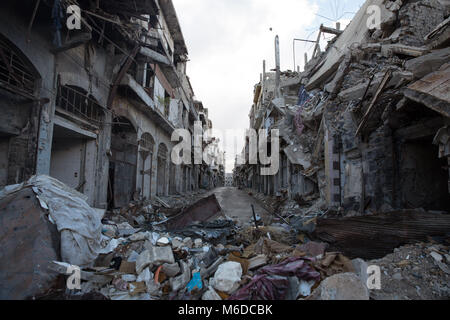 Homs, Siria. 31 ott 2017. Distruzione in Jouret al-Shayah, un ex area di opposizione in Homs.La città di Homs che è situato nel centro di Siria era una volta un anti Assad governo forze reali' forte attesa, era sotto il ribelle la mano dal 2011 fino al 2014. Credito: S Hayden 010318 16.jpg/SOPA Immagini/ZUMA filo/Alamy Live News Foto Stock