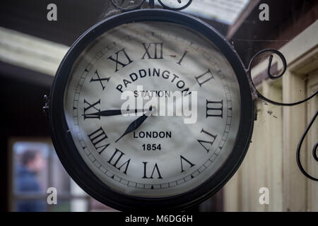 L imitazione di Paddington Station orologio a Lappa Valley, un treno a vapore in attrazione, Newquay Cornwall Foto Stock