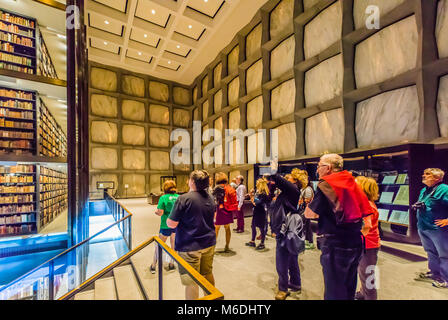 Tour Biblioteca Beinecke Yale University   New Haven, Connecticut, Stati Uniti d'America Foto Stock