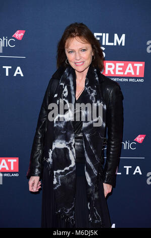 Jacqueline Bisset arriva per il film è un grande ricevimento in onore del british candidati per il novantesimo Academy Awards hosted by HM Console Generale Mike Howells e BAFTA Los Angeles Presidente Kieran Breen presso il British Residence a Los Angeles. Foto Stock