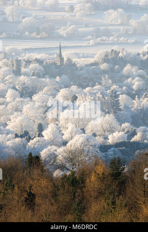 Il villaggio inglese di Clent durante un freddo estremo snap, West Midlands, Dicembre Foto Stock