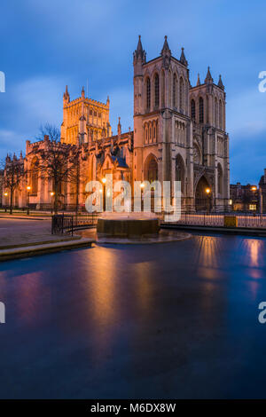 Cattedrale di Bristol su College Green nella città di Bristol, Inghilterra. Foto Stock