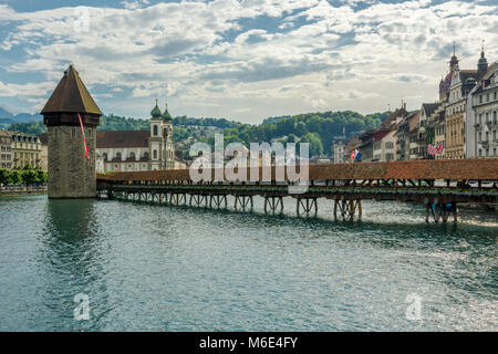 Ponte della Cappella in legno di Lucerna, Svizzera Foto Stock