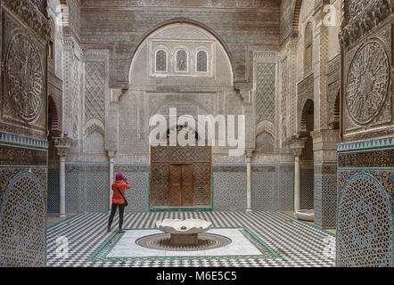 Medersa o Madrasa el-Attarine,la medina di Fez el Bali, Fez, in Marocco Foto Stock