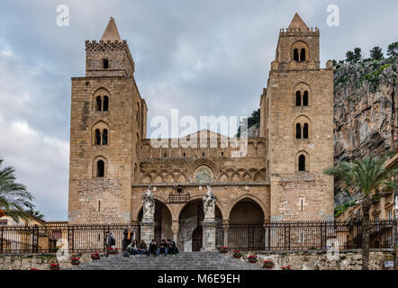 La Cattedrale - Basilica, una chiesa cattolica romana in Cefalù, Sicilia, Italia Foto Stock