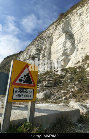 Attenzione Rupe di cade a Holywell, Eastbourne Foto Stock