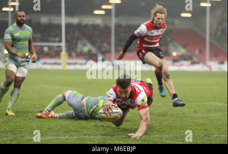 Segnare i punteggi di Atkinson Gloucester della seconda prova durante la Aviva Premiership corrispondono al Kingsholm Stadium, Gloucester. Foto Stock