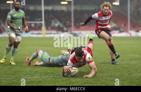 Segnare i punteggi di Atkinson Gloucester della terza prova durante la Aviva Premiership corrispondono al Kingsholm Stadium, Gloucester. Foto Stock