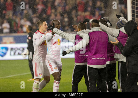 Harrison, NJ - Marzo 1, 2018: i giocatori di New York Red Bulls celebrare obiettivo da Bradley Wright-Phillips (99) durante il 2018 CONCACAF Champions League round di gioco 16 contro CD Olimpia di Honduras a Red Bull arena, Red Bulls ha vinto 2 - 0 Foto Stock