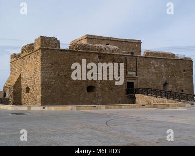 Il Castello di Pafo originariamente costruito come una fortezza bizantina per proteggere il porto Paphos Cipro del Sud ricostruita da Lusignans in13thc è servita come una fortezza priso Foto Stock