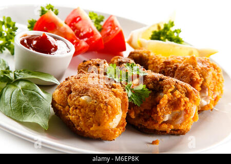 Fritto di pollo Cosce di pollo disossate e verdure Foto Stock