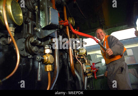 Minehead, UK. Il pilotaggio di un motore a vapore presso il West Somerset Railway a Minehead, Somerset. Foto Stock