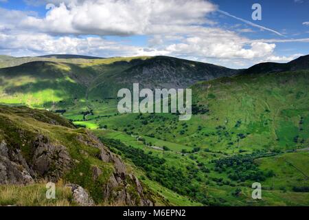 La luce del sole sulla valle Hartsop Foto Stock