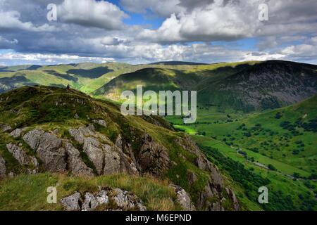 La luce del sole sulla valle Hartsop Foto Stock