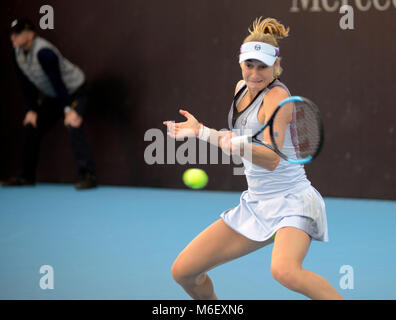 Ekaterina Makarova della Russia restituisce un colpo in doppie con Elena Vesnina al China Open Tennis Tournament a Pechino, Ottobre 2017 Foto Stock