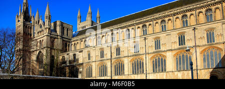 In inverno la neve sulla città di Peterborough Cathedral, Cambridgeshire; Inghilterra; Gran Bretagna; Regno Unito Foto Stock