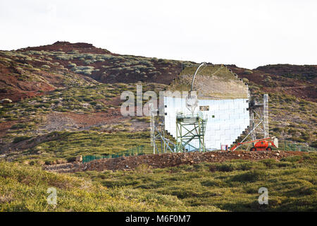 Osservatorio Astronomico con un grande specchio al Roque de los Muchachos a La Palma, Spagna. Foto Stock
