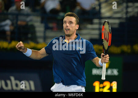 DUBAI, UAE, 3° marzo 2018. Roberto Bautista Agut la Spagna celebra dopo aver vinto il Dubai Duty Free Tennis Championships. Agut beat finalista francese Lucas Pouille 6-3, 6-4 per sollevare il trofeo 2018 Credit: Feroz Khan/Alamy Live News Foto Stock