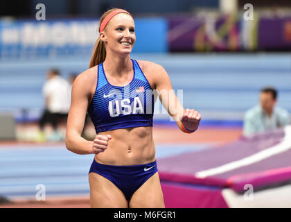 Sandi Morris (USA) festeggia conquistando la meta per le Donne Salto con l'asta finale durante la IAAF Campionati mondiali Indoor a Arena Birmingham su Sabato, 03 marzo 2018. BIRMINGHAM INGHILTERRA. Credito: Taka G Wu Foto Stock