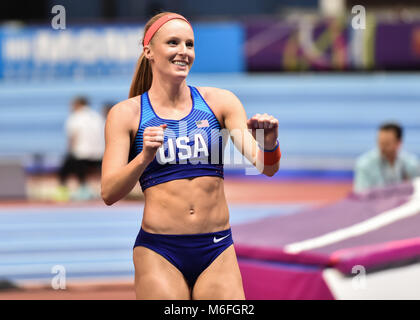 Sandi Morris (USA) festeggia conquistando la meta per le Donne Salto con l'asta finale durante la IAAF Campionati mondiali Indoor a Arena Birmingham su Sabato, 03 marzo 2018. BIRMINGHAM INGHILTERRA. Credito: Taka G Wu Foto Stock