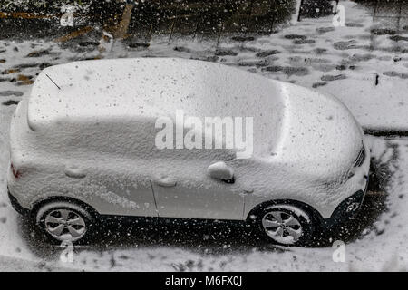 Colindres villaggio innevato in Cantabria, Spagna settentrionale, l'Europa. Foto Stock