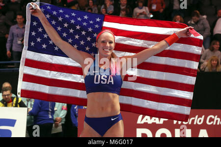 Stati Uniti d'America's Sandi Morris celebra vincendo oro alla donna Polo finale Final Vault durante il giorno tre del 2018 IAAF Indoor campionati mondiali all'Arena di Birmingham. Foto Stock