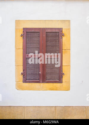 Parzializzato vecchia finestra spagnolo Foto Stock