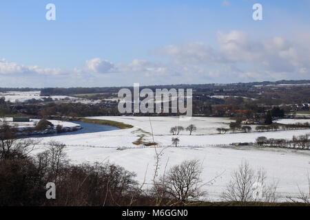 Il villaggio romano di Ribchester sulle rive del fiume Ribble in Lancashire nella neve. Foto Stock