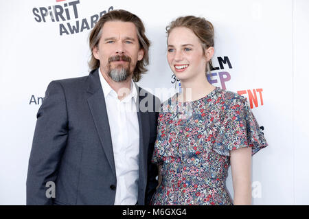 Ethan Hawke e Maya Thurman-Hawke frequentando la trentatreesima annuale di Film Independent Spirit Awards 2018 Il 3 marzo 2018 in Santa Monica, California. Credito: Geisler-Fotopress/Alamy Live News Foto Stock