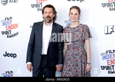 Ethan Hawke e Maya Thurman-Hawke frequentando la trentatreesima annuale di Film Independent Spirit Awards 2018 Il 3 marzo 2018 in Santa Monica, California. Credito: Geisler-Fotopress/Alamy Live News Foto Stock