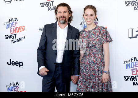 Ethan Hawke e Maya Thurman-Hawke frequentando la trentatreesima annuale di Film Independent Spirit Awards 2018 Il 3 marzo 2018 in Santa Monica, California. Credito: Geisler-Fotopress/Alamy Live News Foto Stock