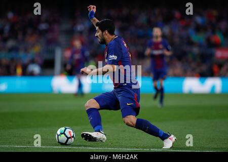 Barcellona, Spagna. Mar 4, 2018. LaLiga Santander - FC Barcellona v Girona CF; Luis Suarez del FC Barcelona controlla la sfera Cordon Premere Credito: CORDON PREMERE/Alamy Live News Credito: CORDON PREMERE/Alamy Live News Foto Stock