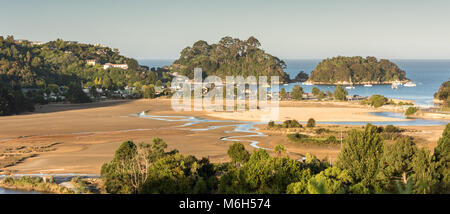 Vista di Kaiteriteri, il Parco Nazionale Abel Tasman, Nuova Zelanda Foto Stock