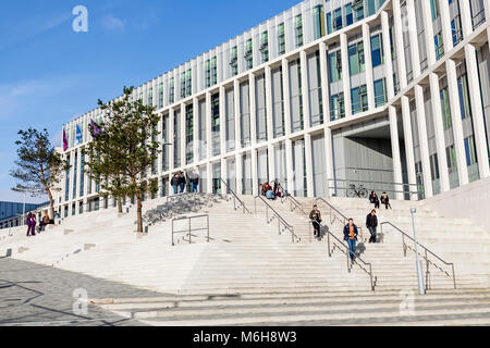 Studenti del campus cittadino del City of Glasgow College, Scozia, Regno Unito Foto Stock